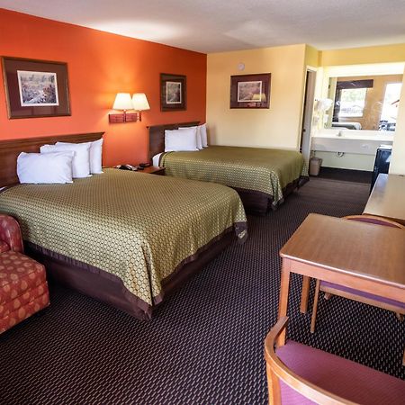 Budget Inn & Suites Hawkinsville Exterior photo