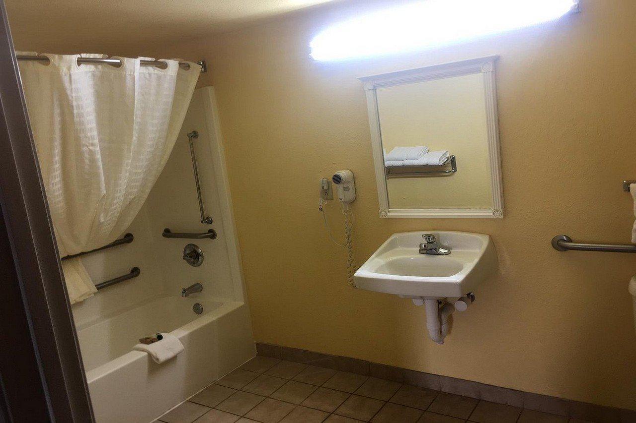 Budget Inn & Suites Hawkinsville Exterior photo
