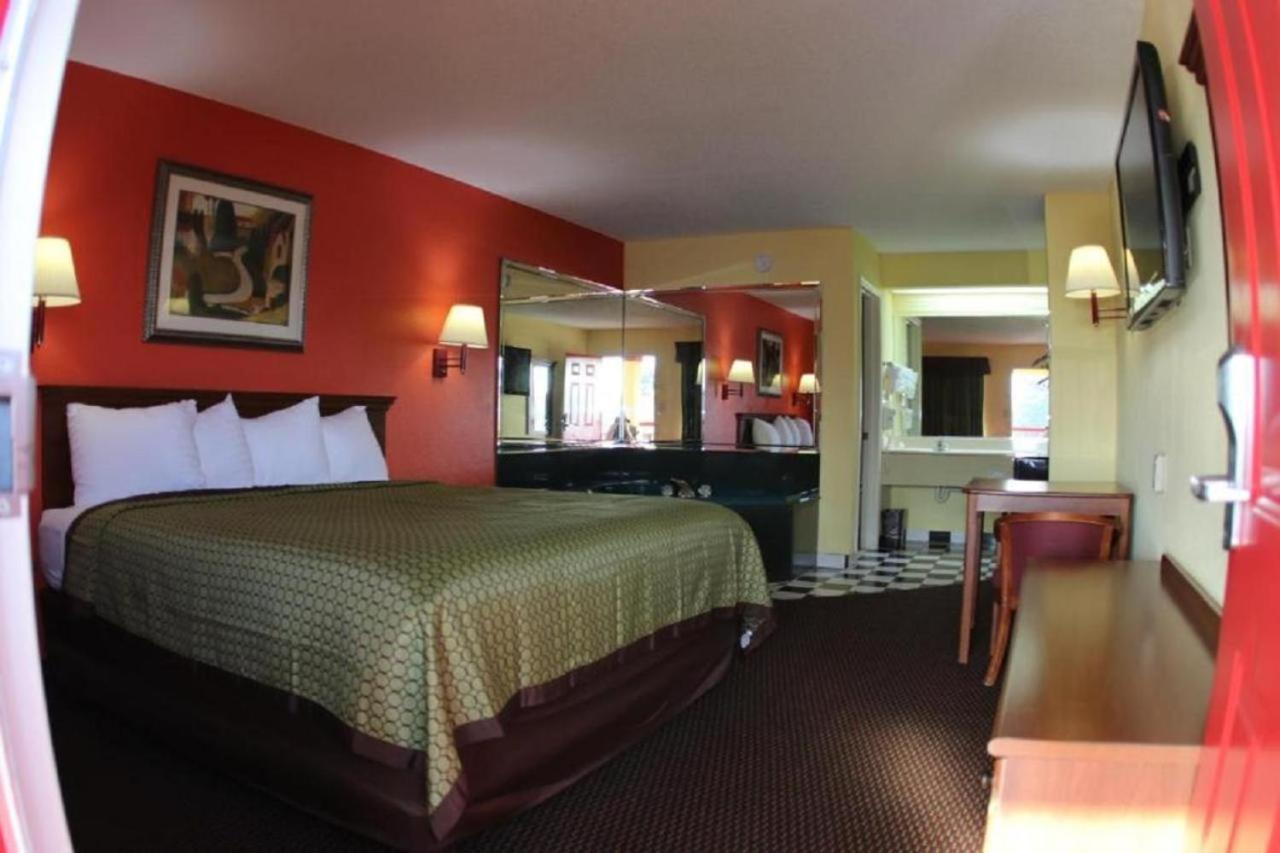 Budget Inn & Suites Hawkinsville Exterior photo