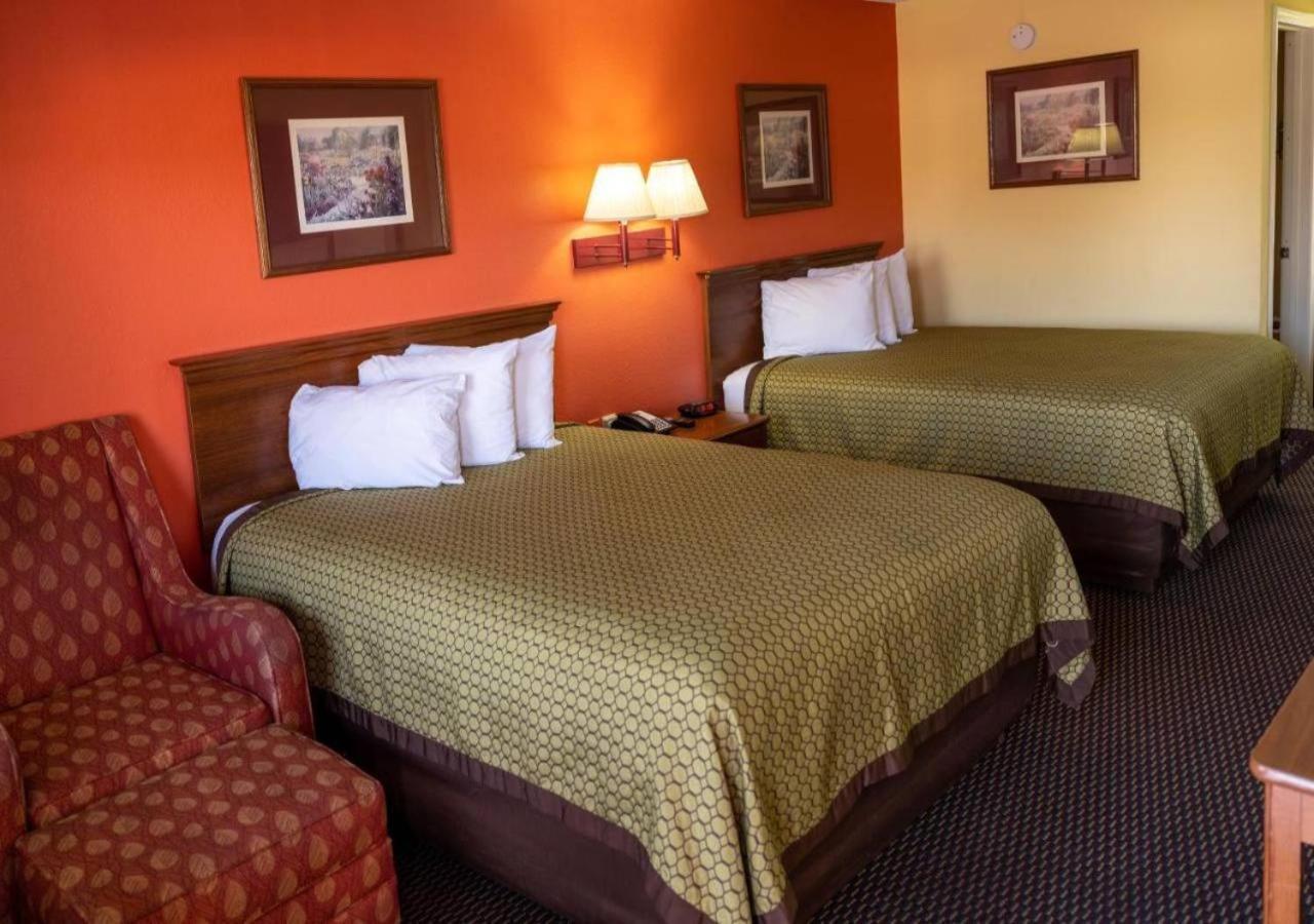 Budget Inn & Suites Hawkinsville Exterior photo