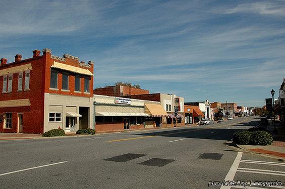 Budget Inn & Suites Hawkinsville Exterior photo