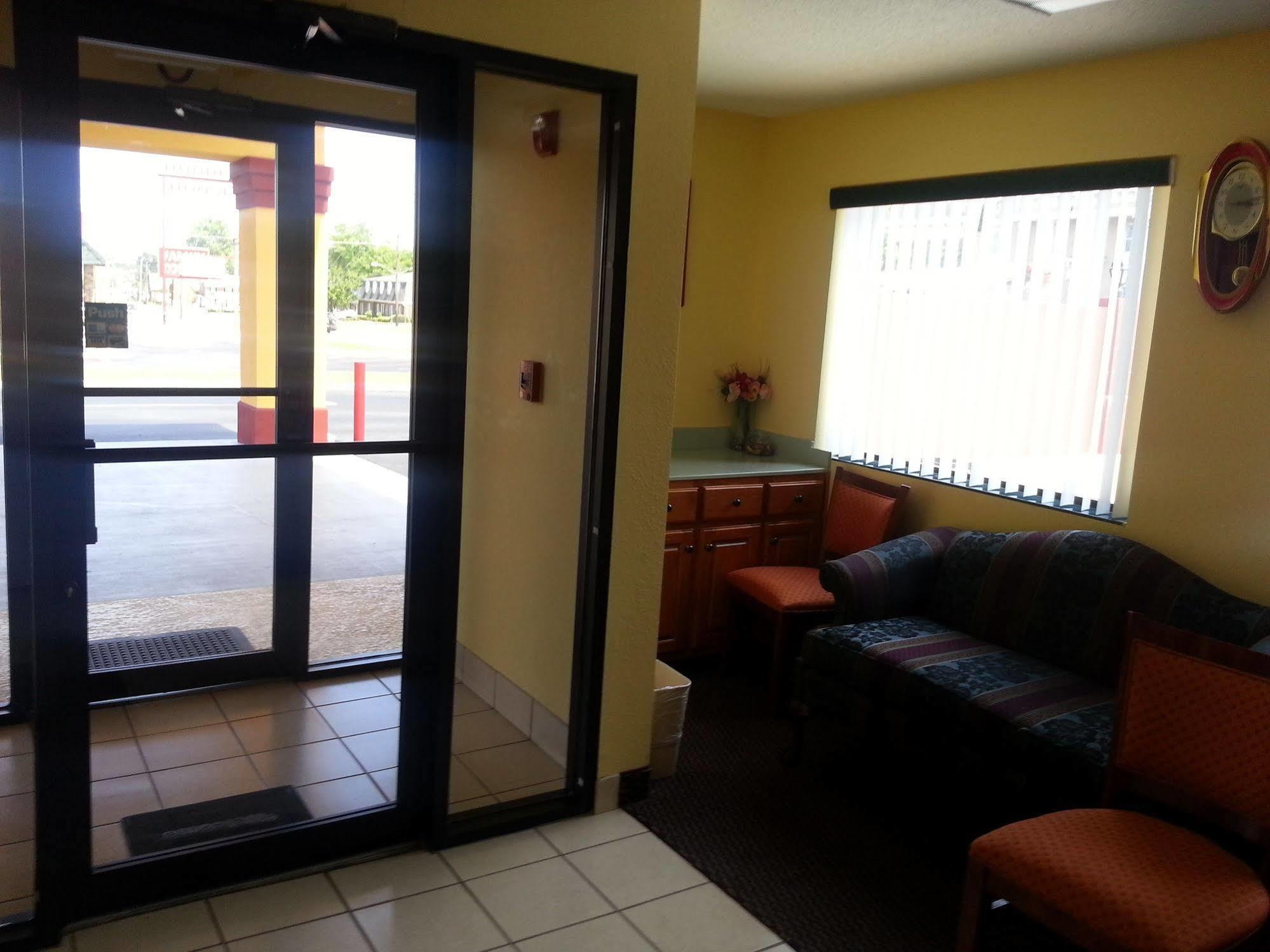 Budget Inn & Suites Hawkinsville Exterior photo